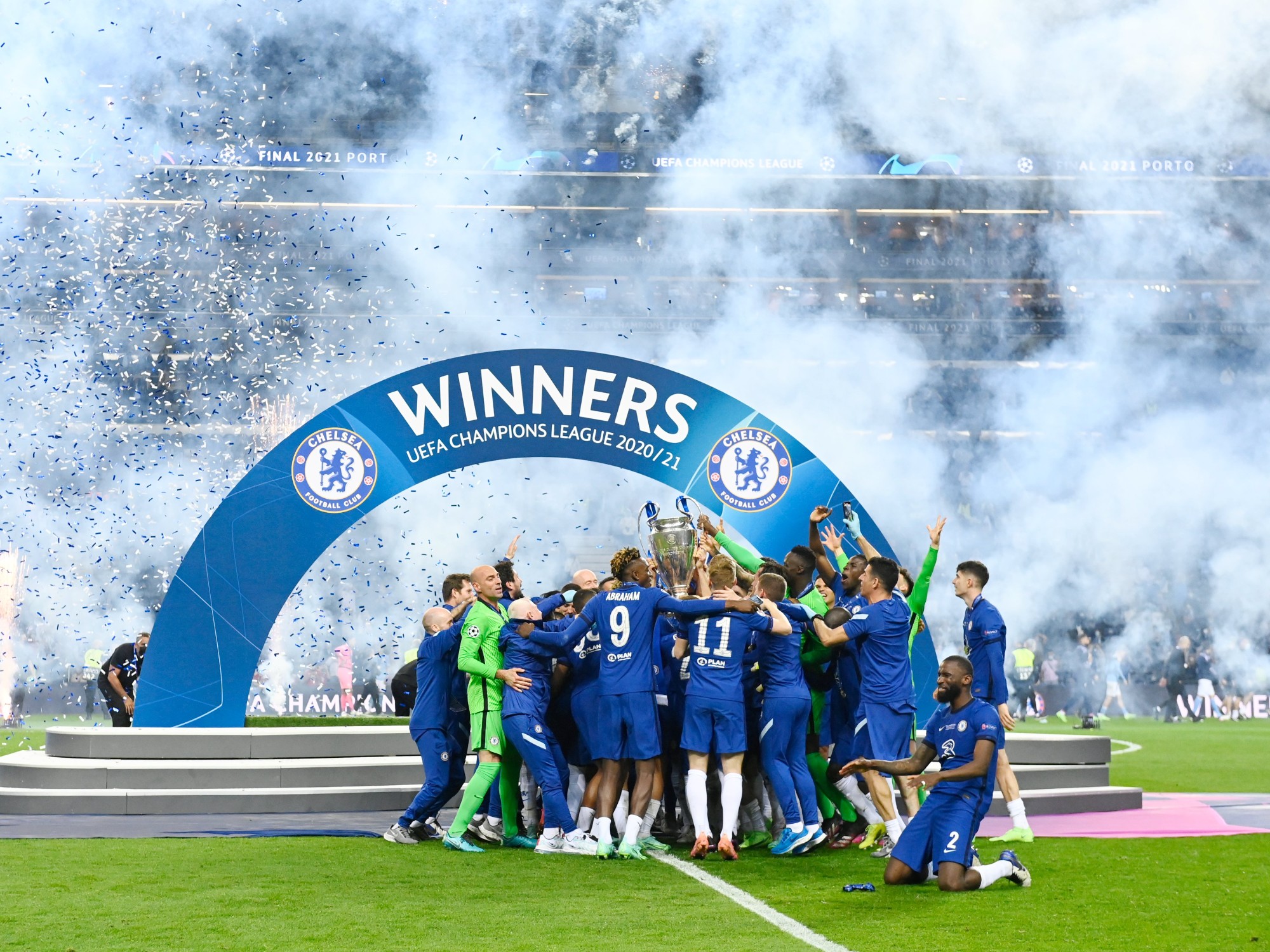 星空体育官网-蓝军与红军展开足球较量，各展神技，一决胜负！的简单介绍