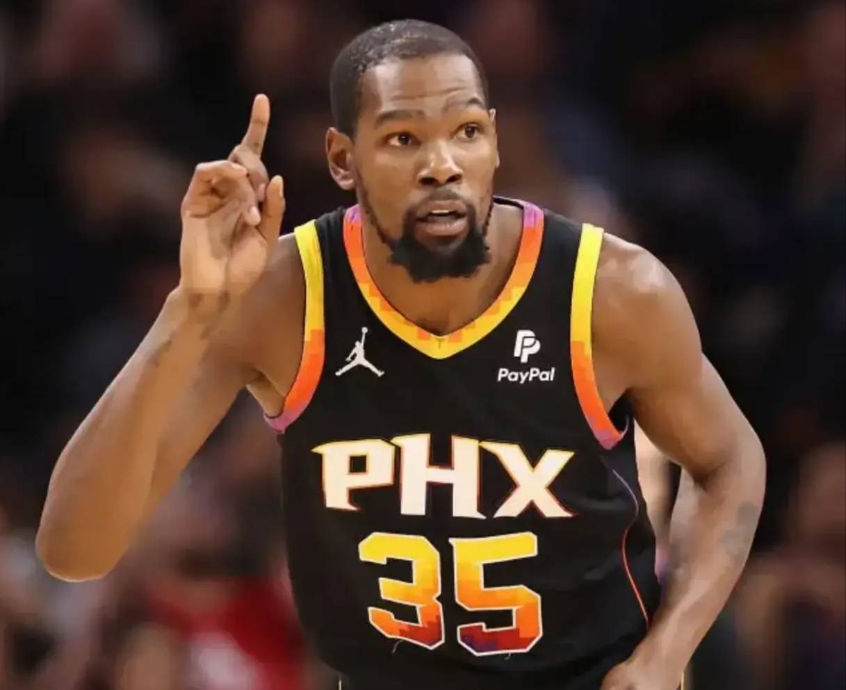 星空体育登录-快船老将表现不俗，带领球队冲击前四(快船老将表现不俗,带领球队冲击前四位球员)