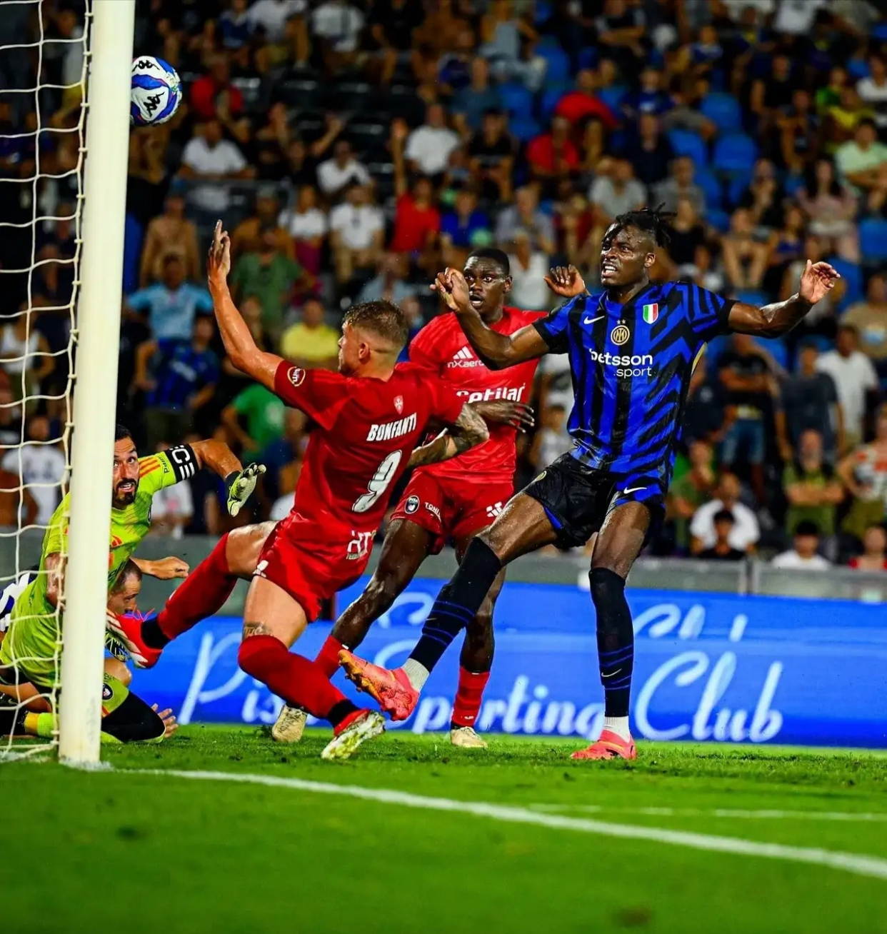 星空体育竞技-国米球员连续完成漂亮进球，为球队取得胜利的简单介绍