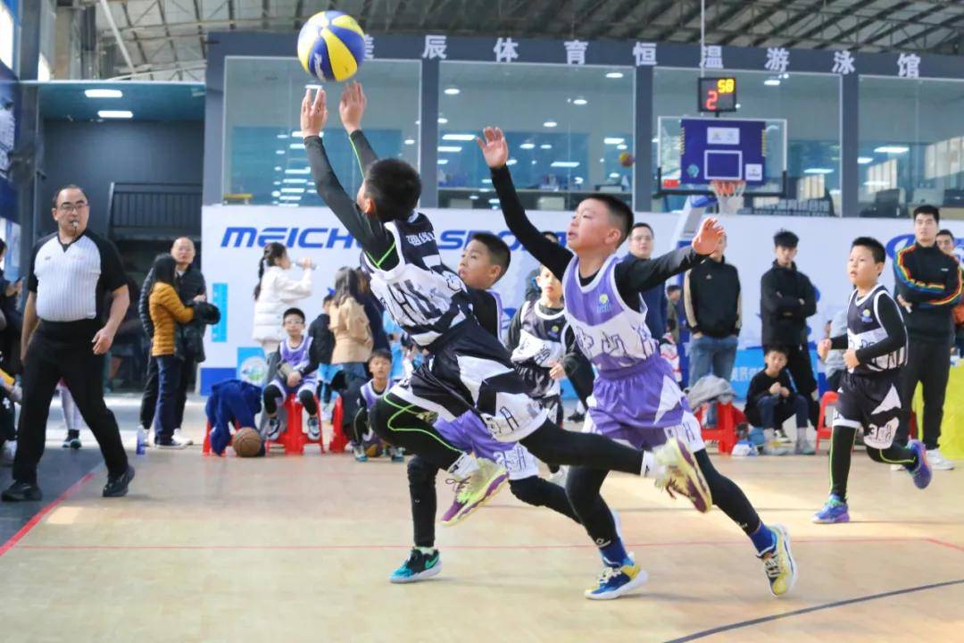 星空体育官方-青少年篮球比赛开球仪式，体育热潮席卷的简单介绍