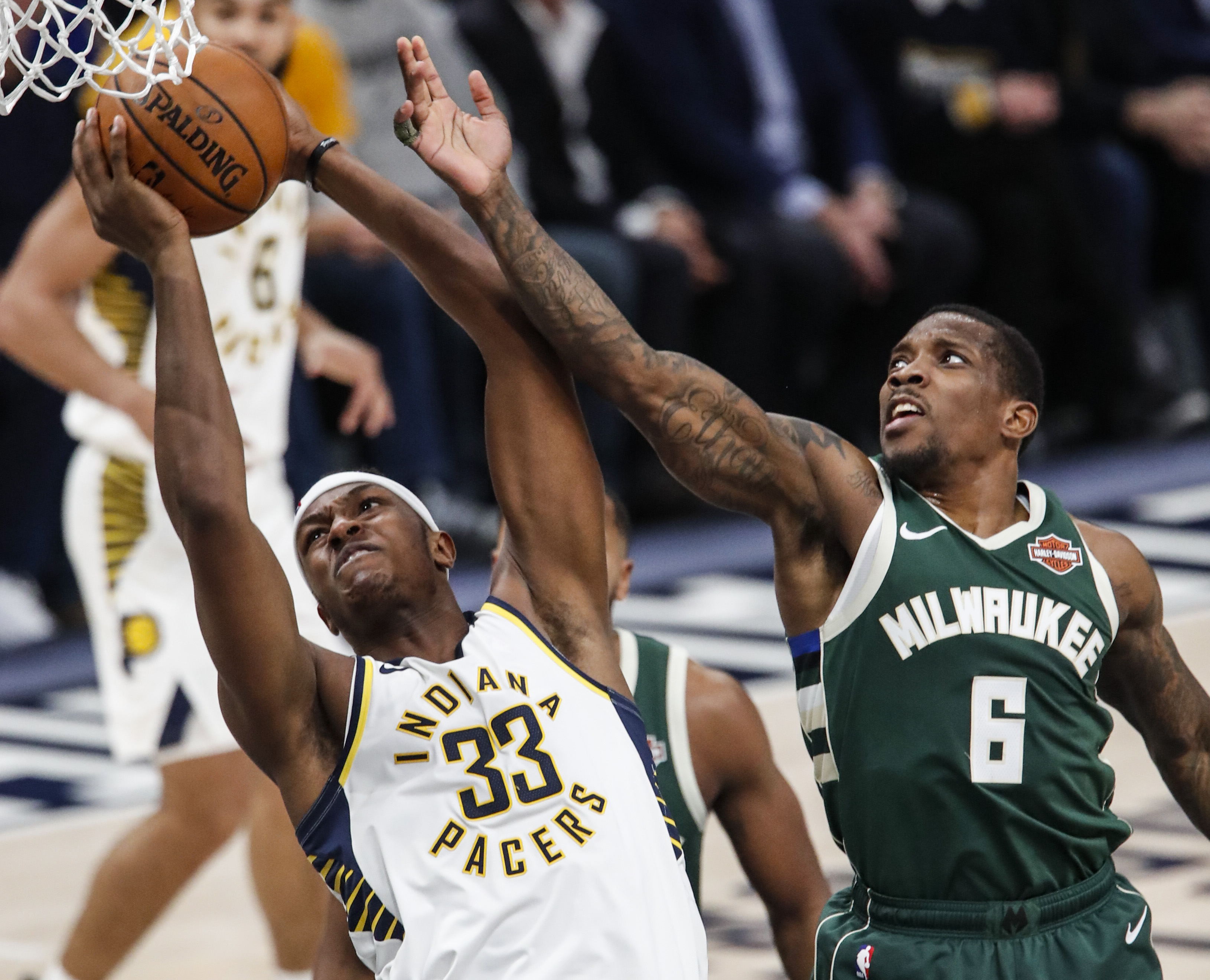 雄鹿再胜篮网,东部决赛系列赛领先两场 雄鹿再胜篮网,东部决赛系列赛领先两场