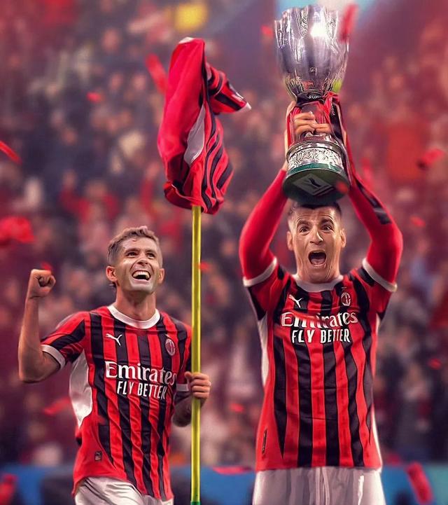 AC米兰球迷热情支持球队，期待胜利的简单介绍