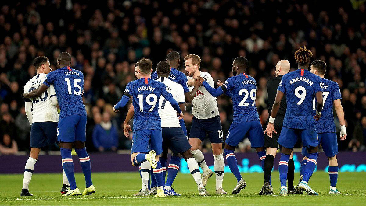 包含热刺队以高水平作战获胜，成功进入次轮的词条