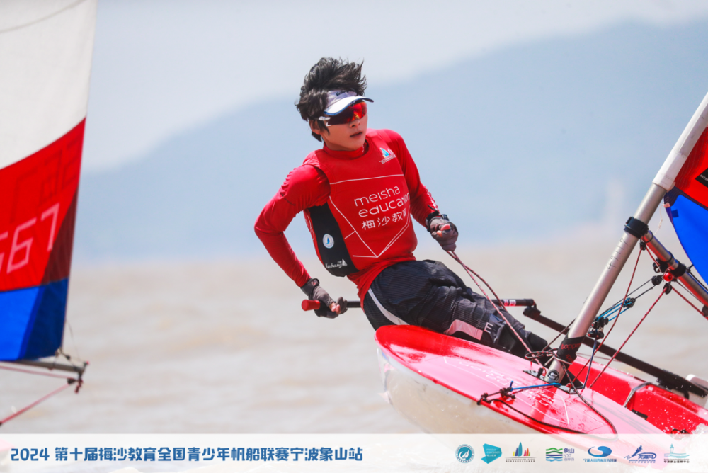 扬帆起航:帆船比赛中选手千里迢迢的简单介绍 扬帆起航:帆船比赛中选手千里迢迢的简单介绍