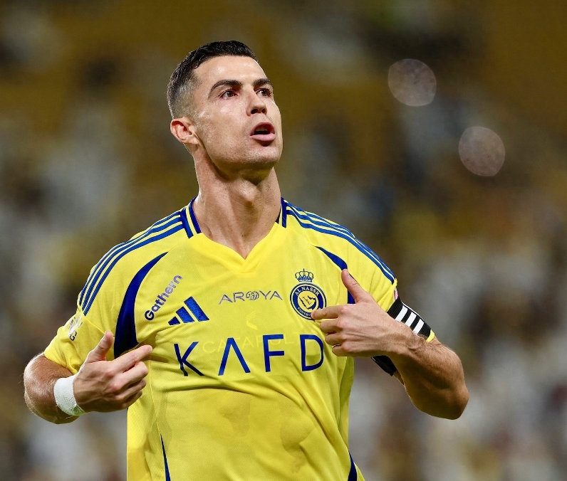 星空体育平台-里昂客场胜利，追赶法甲积分榜领头羊的简单介绍