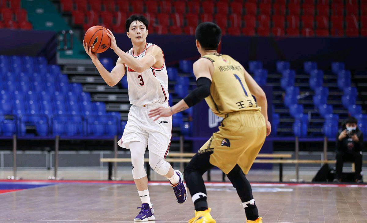 星空体育链接-广东队外线连续命中，逆转比赛