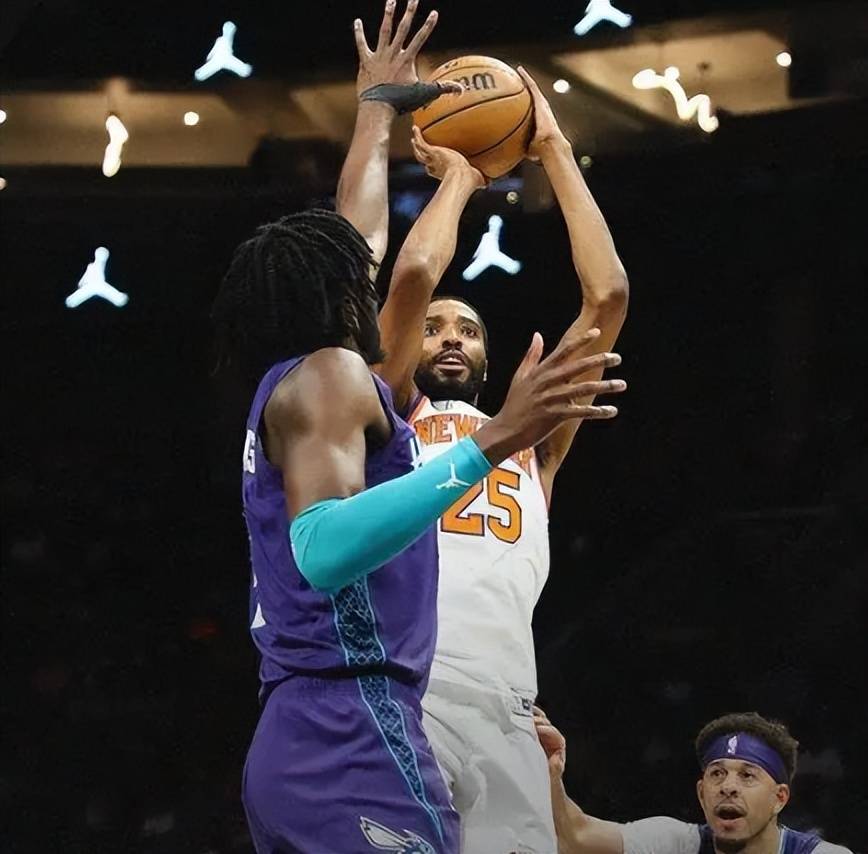 包含尼克斯队前场球员因伤缺席，球队备战受影响的词条