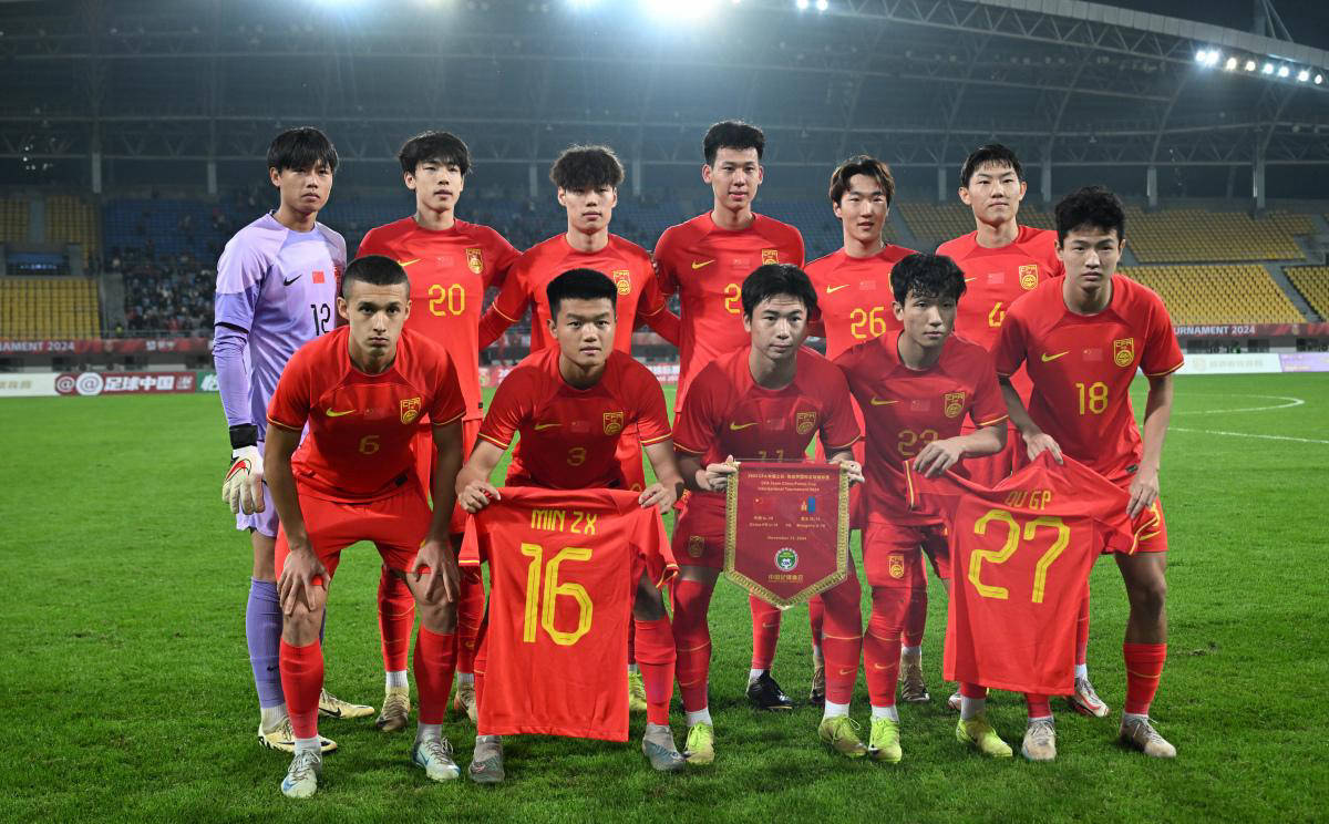 中国足球代表队战绩喜人，备受瞩目