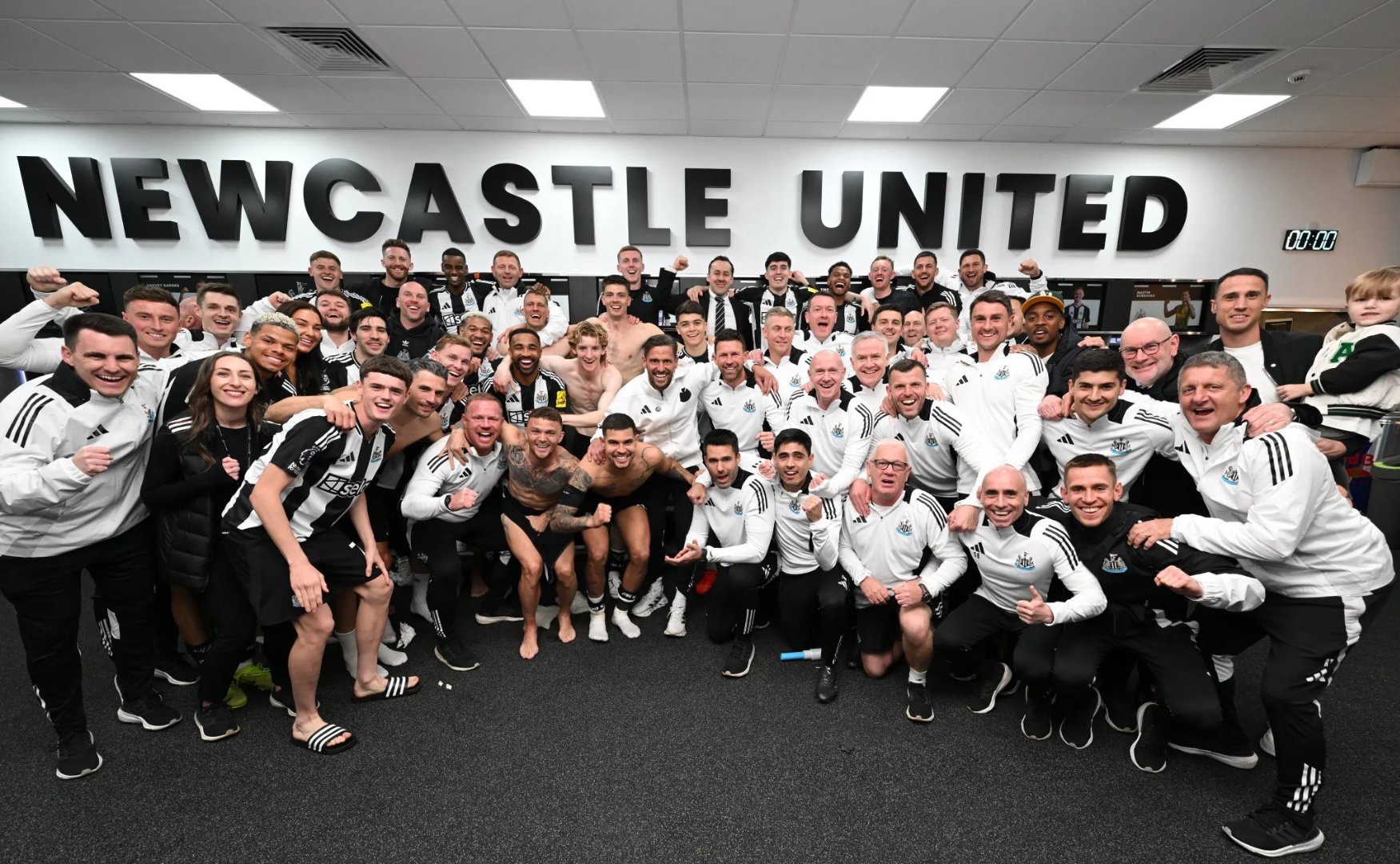 关于狼队客场不敌纽卡斯尔，陷入保级关键时刻！的信息