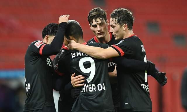 星空体育平台-沙尔克04中场表现抢眼，获得国家队召回