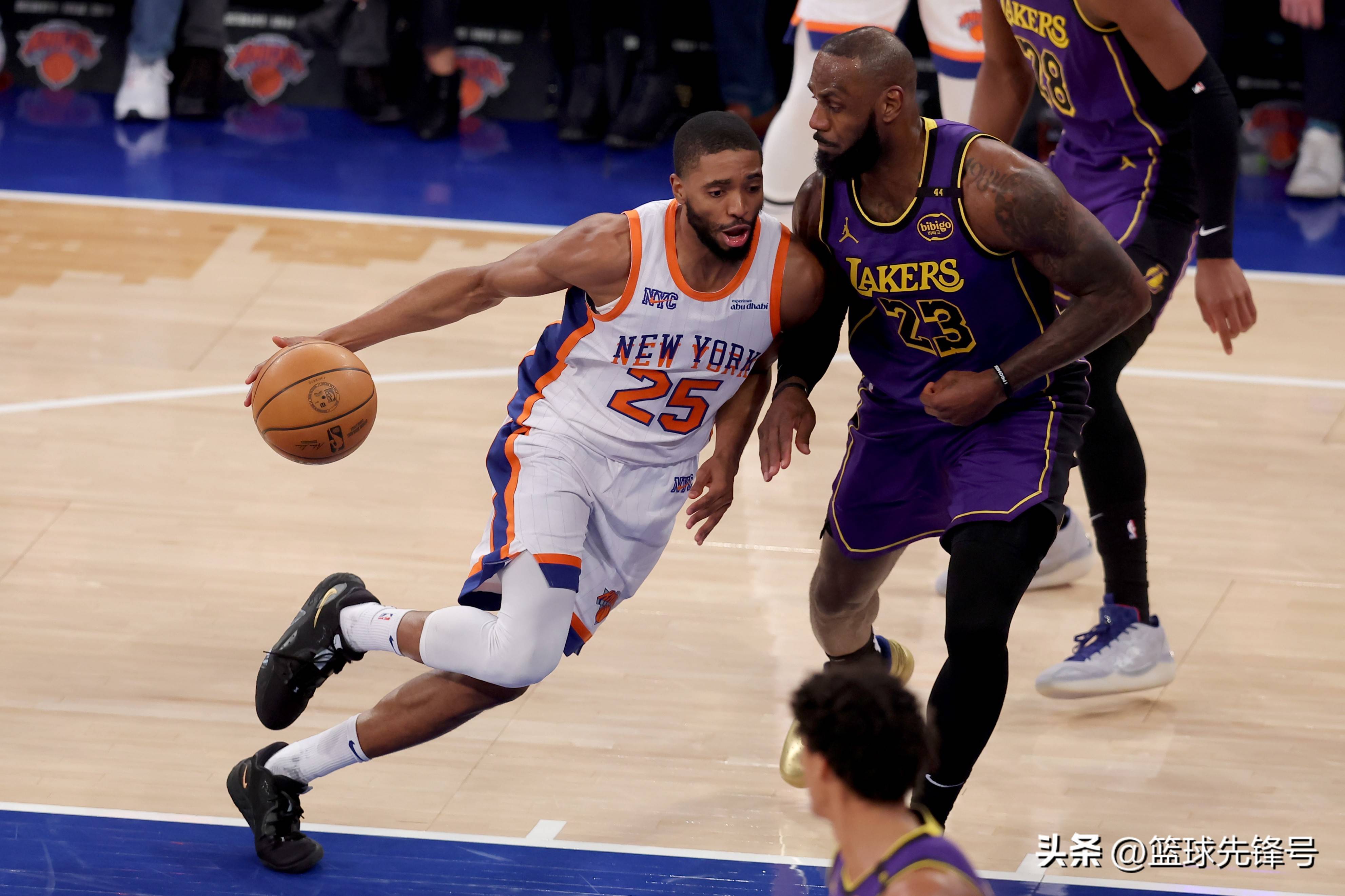 星空体育亚洲官网-鹈鹕主场击败尼克斯，实现四连胜