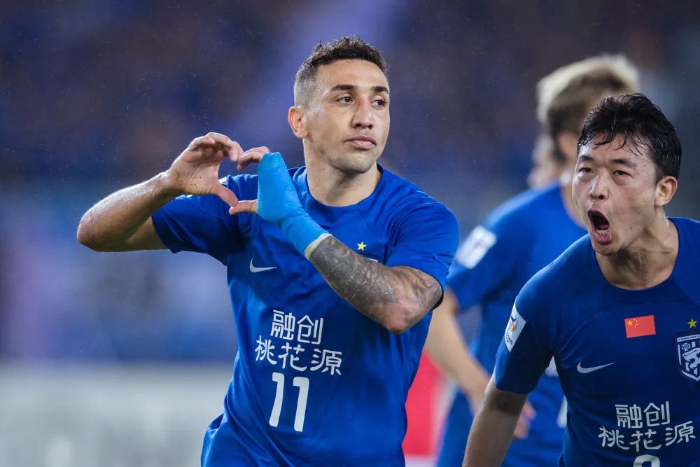 星空体育中国官网-国内球队在亚洲洲际比赛中的喜忧参半