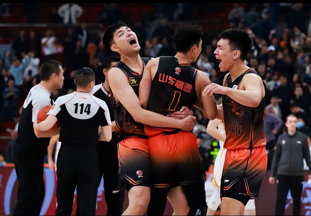 星空体育网址-江苏男篮击溃对手，全队表现出色