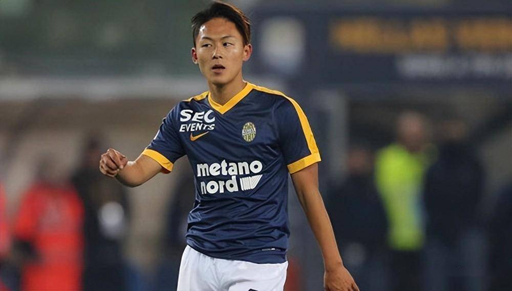 包含那不勒斯青训学院培养出一批新的未来之星的词条