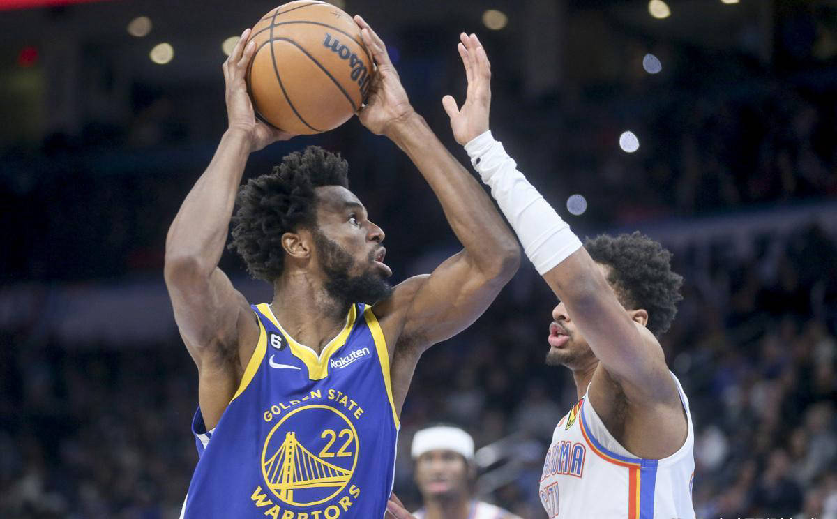 星空体育中国官网-勇士队主教练透露战术秘密，球队备战迎难而上