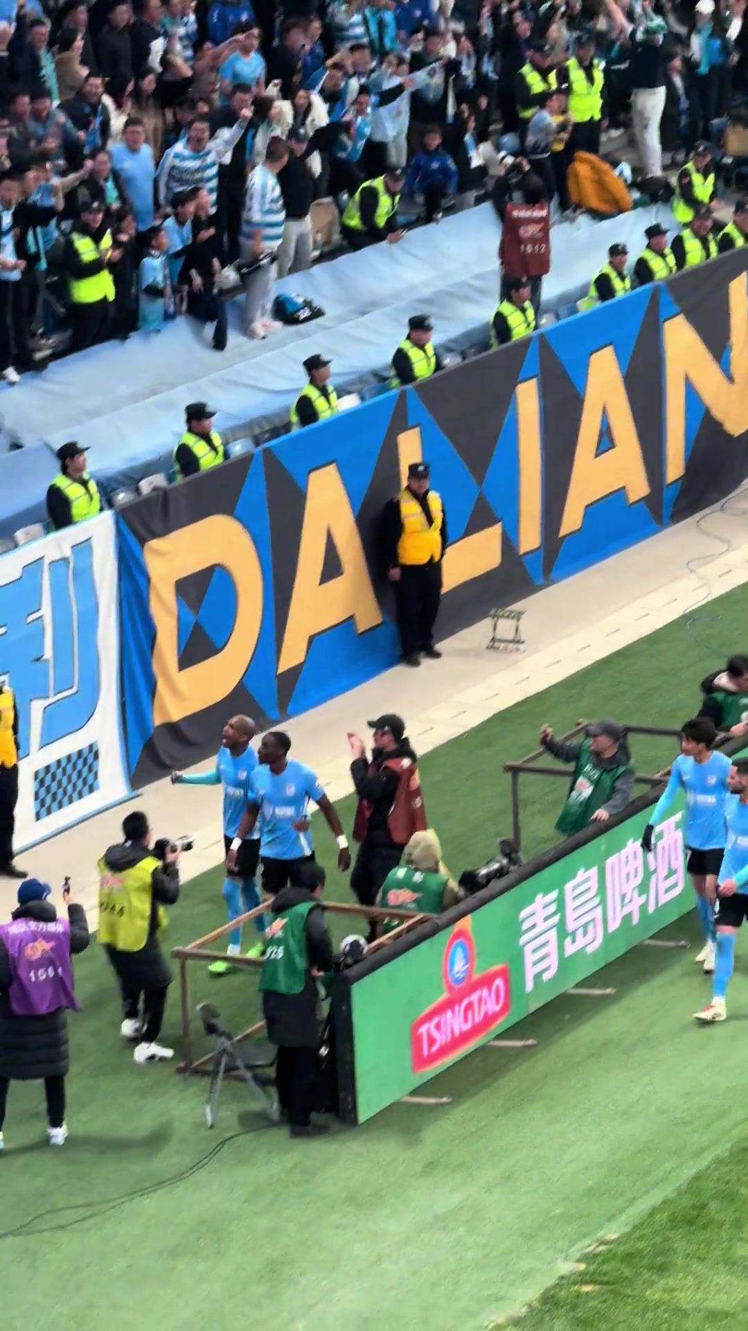 星空体育网站-运动员们在足球比赛中展现出的超凡表现震撼全场的简单介绍