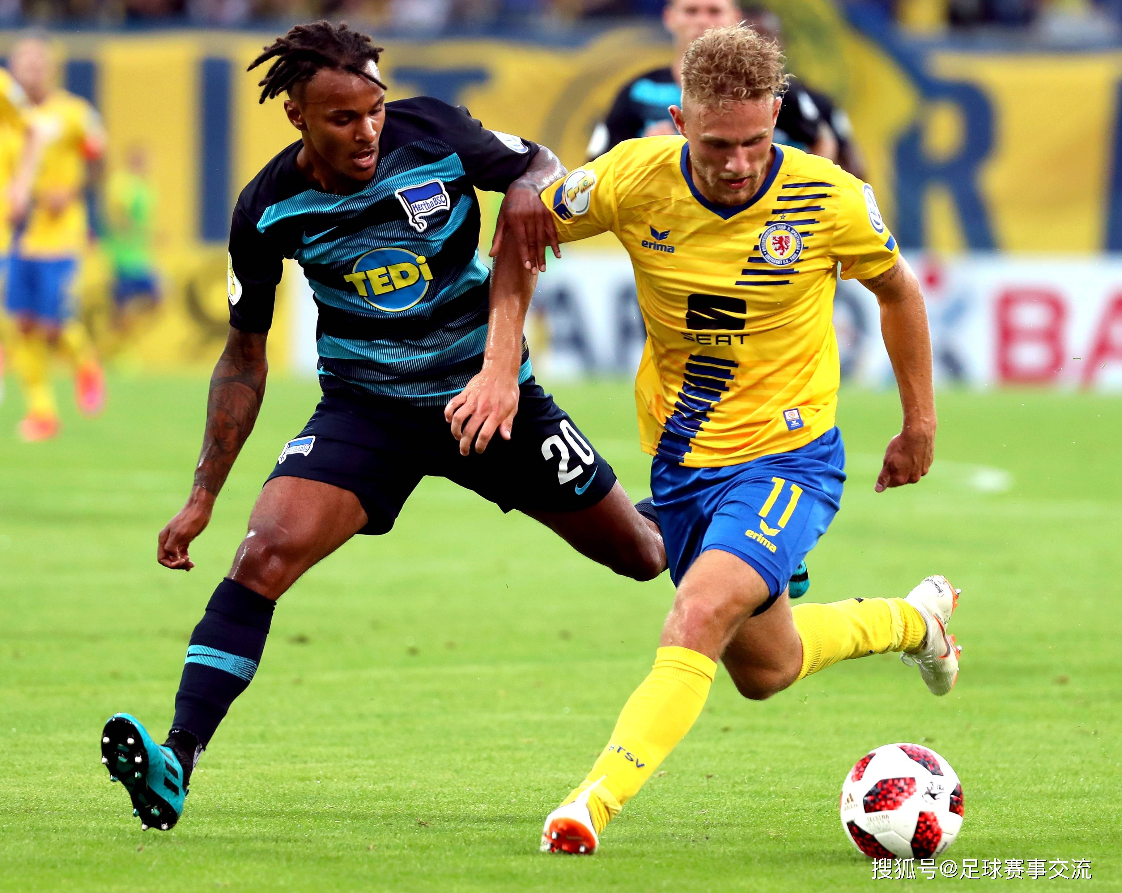 运动员们在足球比赛中展现出的超凡表现震撼全场的简单介绍