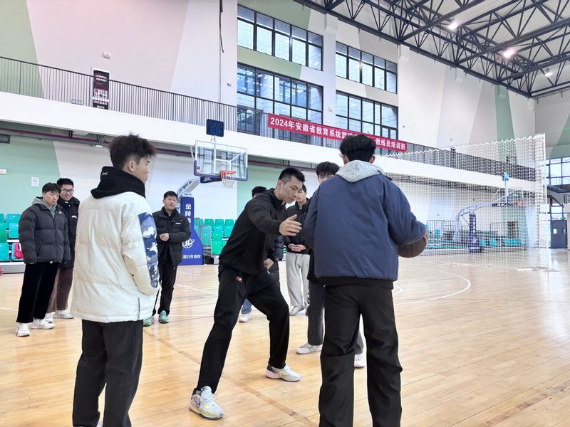 包含篮球教练培训偏向技战术传授的词条