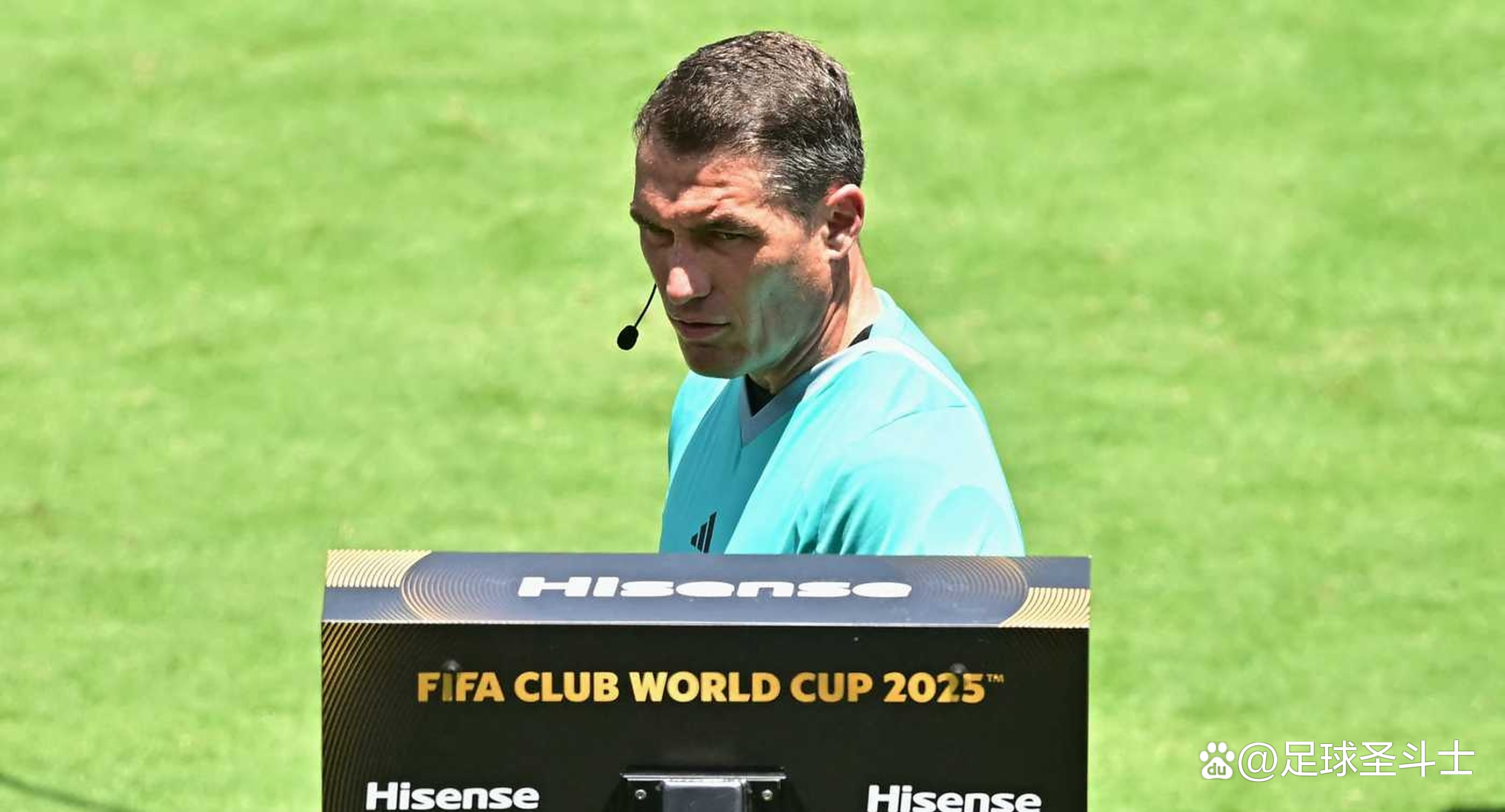 关于瓦伦西亚主教练接受采访，讲述战术调整理念的信息