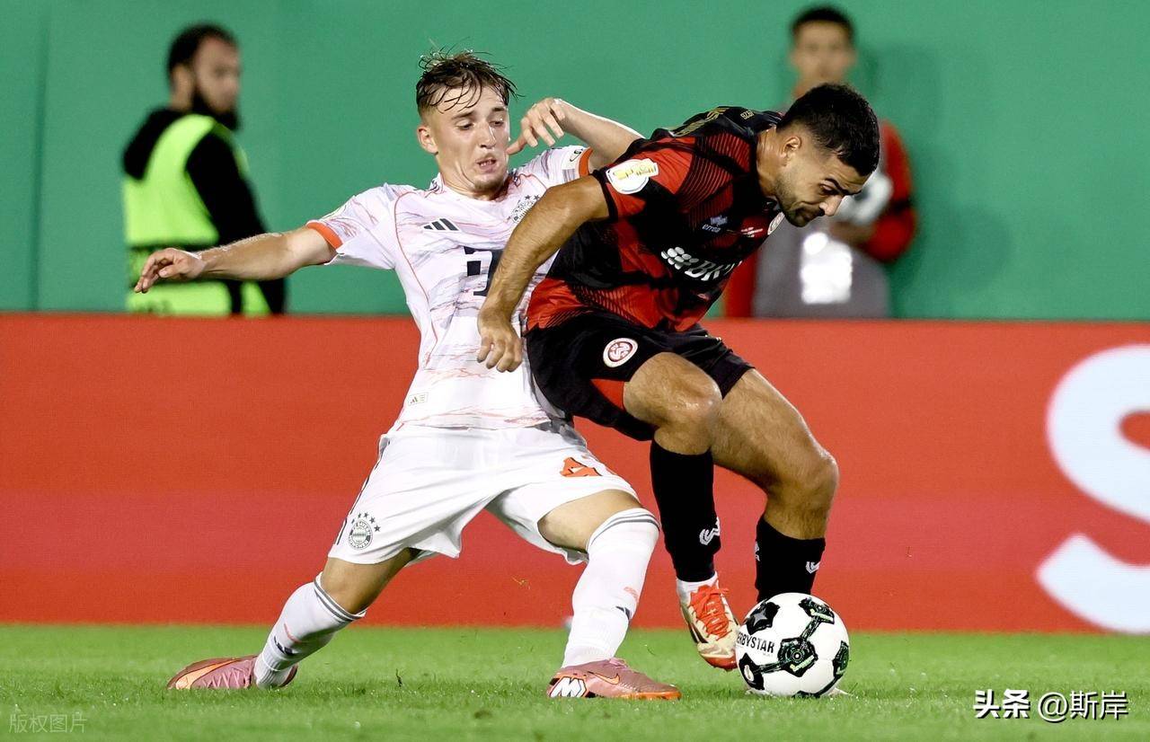 星空体育地址-拜仁慕尼黑门将神勇扑救，助球队逆转对手