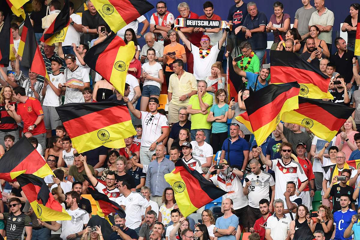 关于欧洲杯赛场精彩集锦，球迷热血沸腾的信息