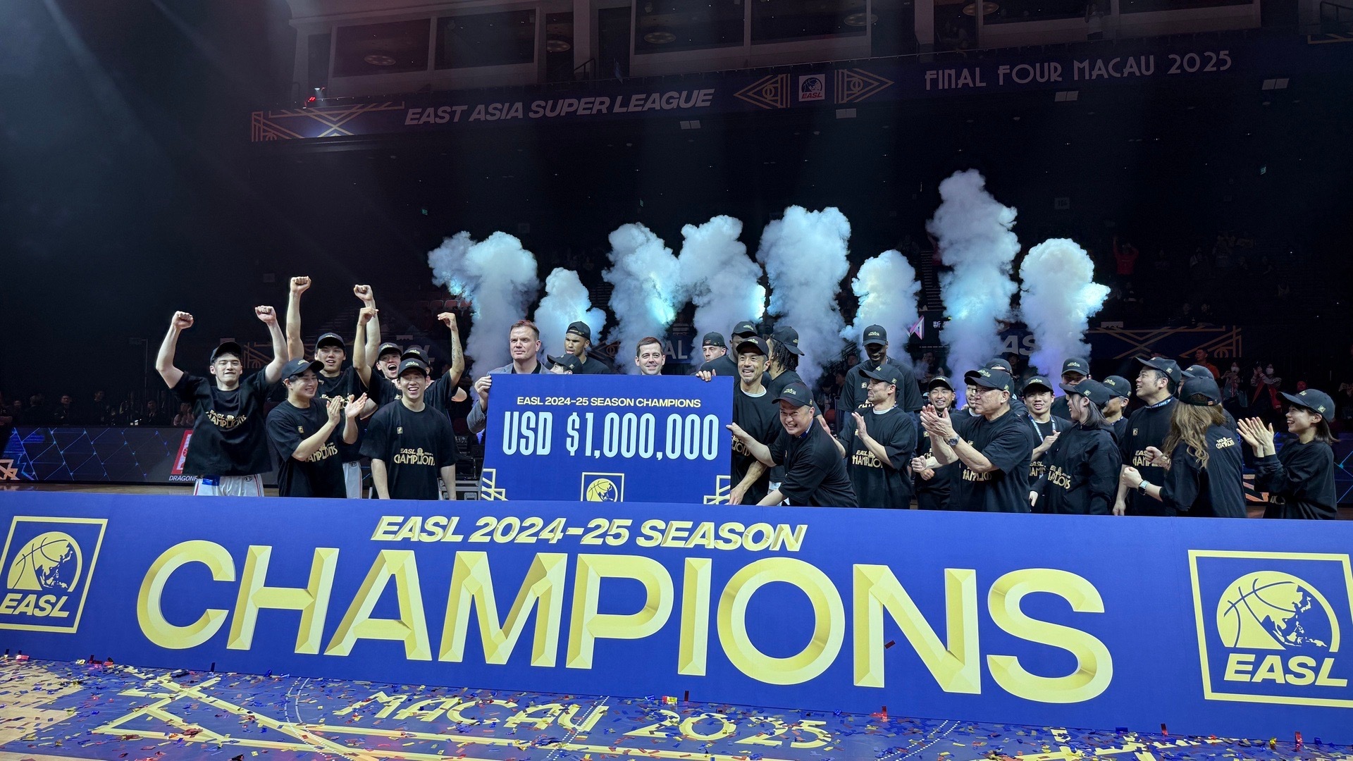 包含东亚足球赛场上掀起一波又一波激情的词条