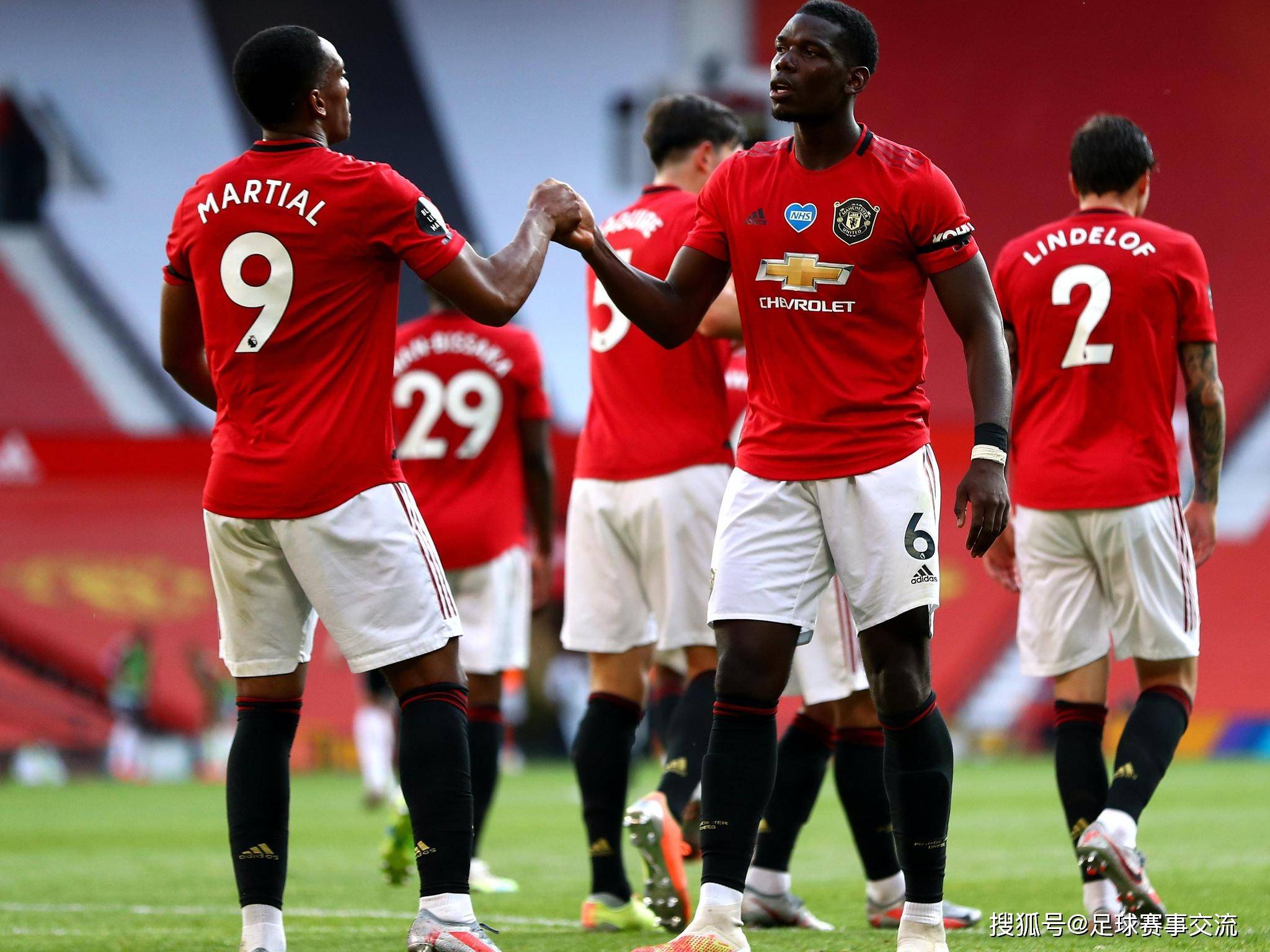 曼联前锋在比赛中攻入制胜球