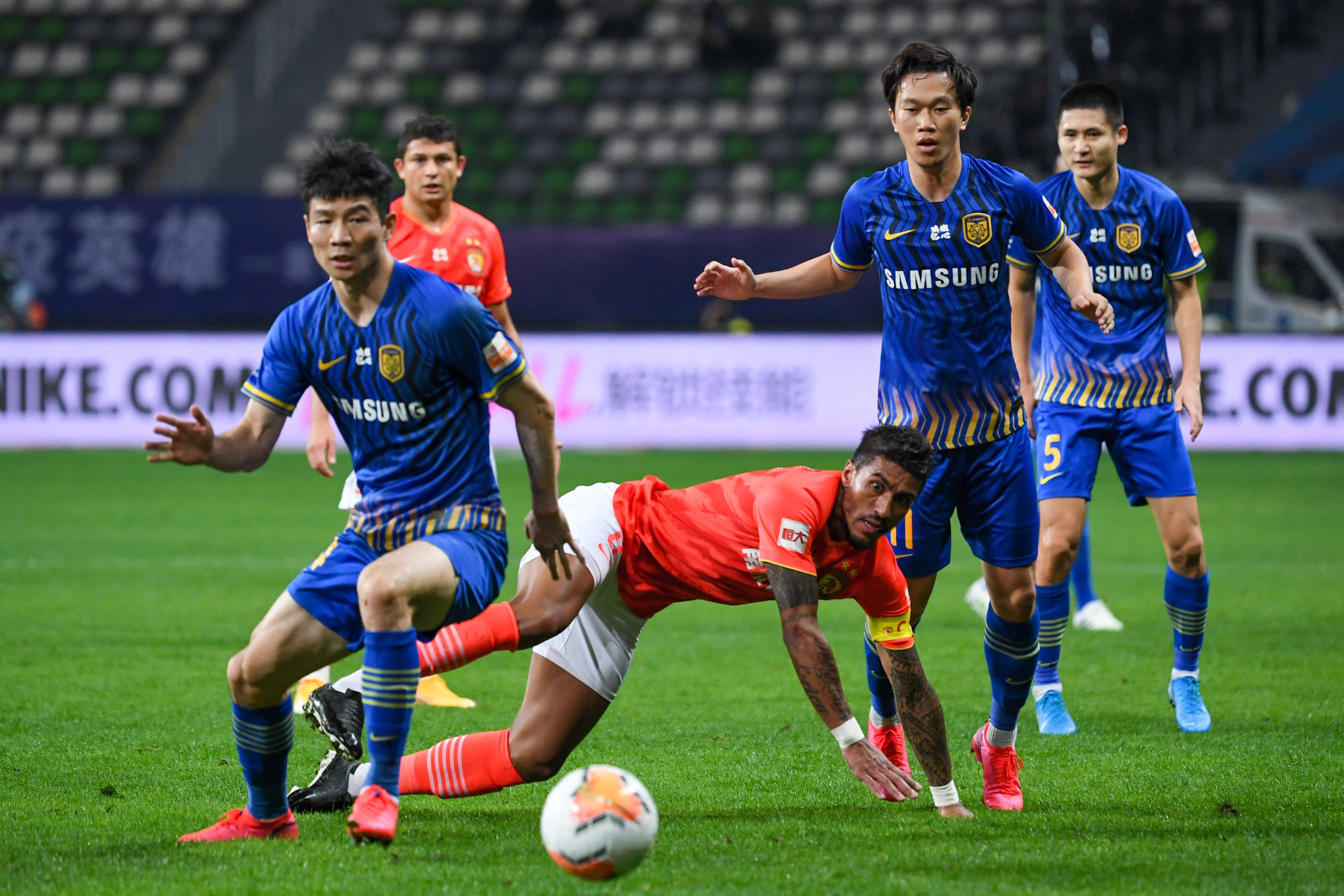 广州恒大连胜被终结,输给了江苏苏宁 广州恒大连胜被终结,输给了江苏苏宁