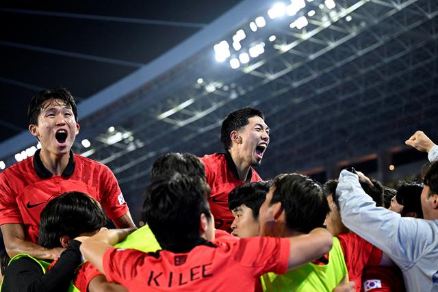 包含乌兹别克斯坦篮球联赛：塔什干虎队成功晋级冠军争夺的词条