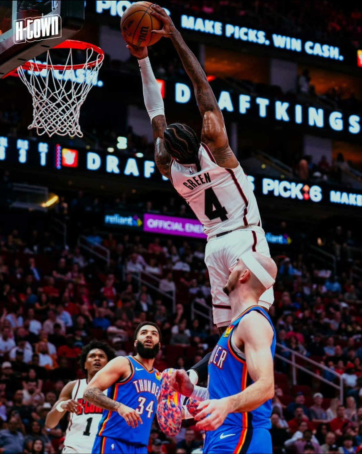 火箭客场击败篮网取得胜利