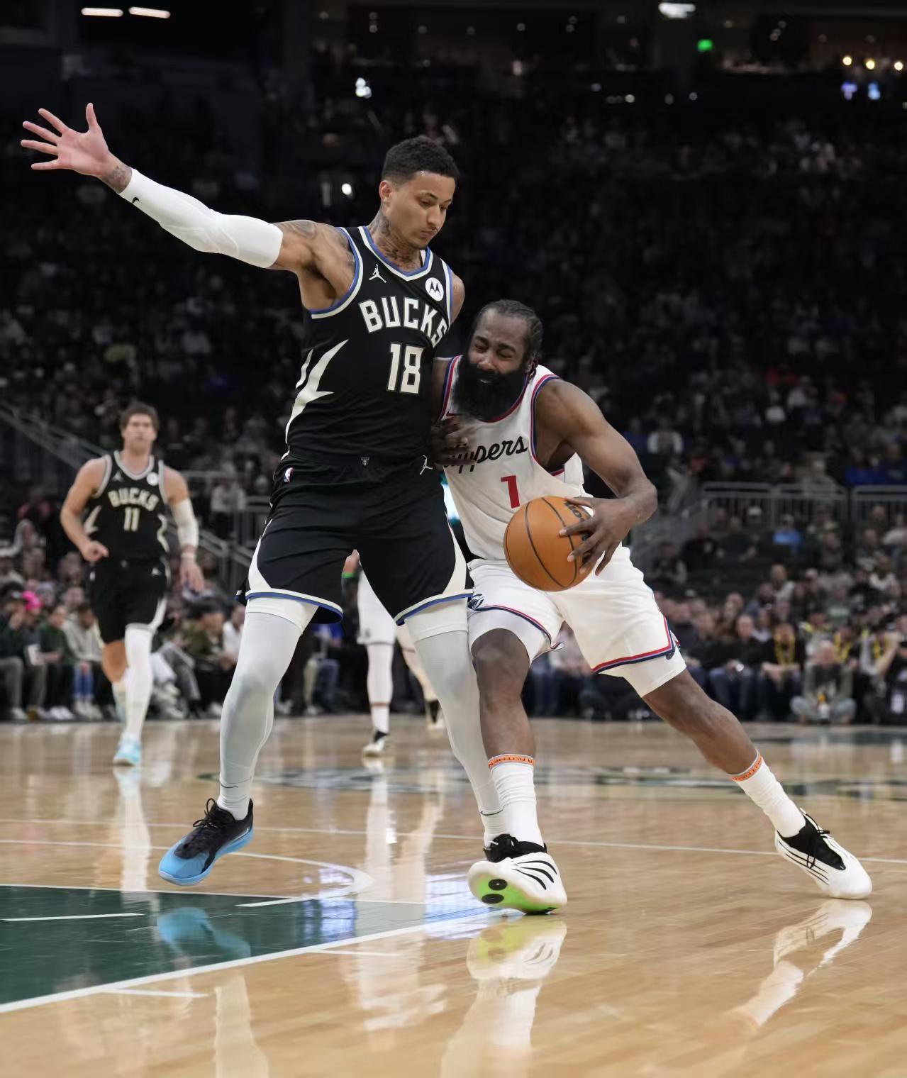 星空体育登录-关于雄鹿险胜尼克斯，字母哥全场贡献40+分的信息