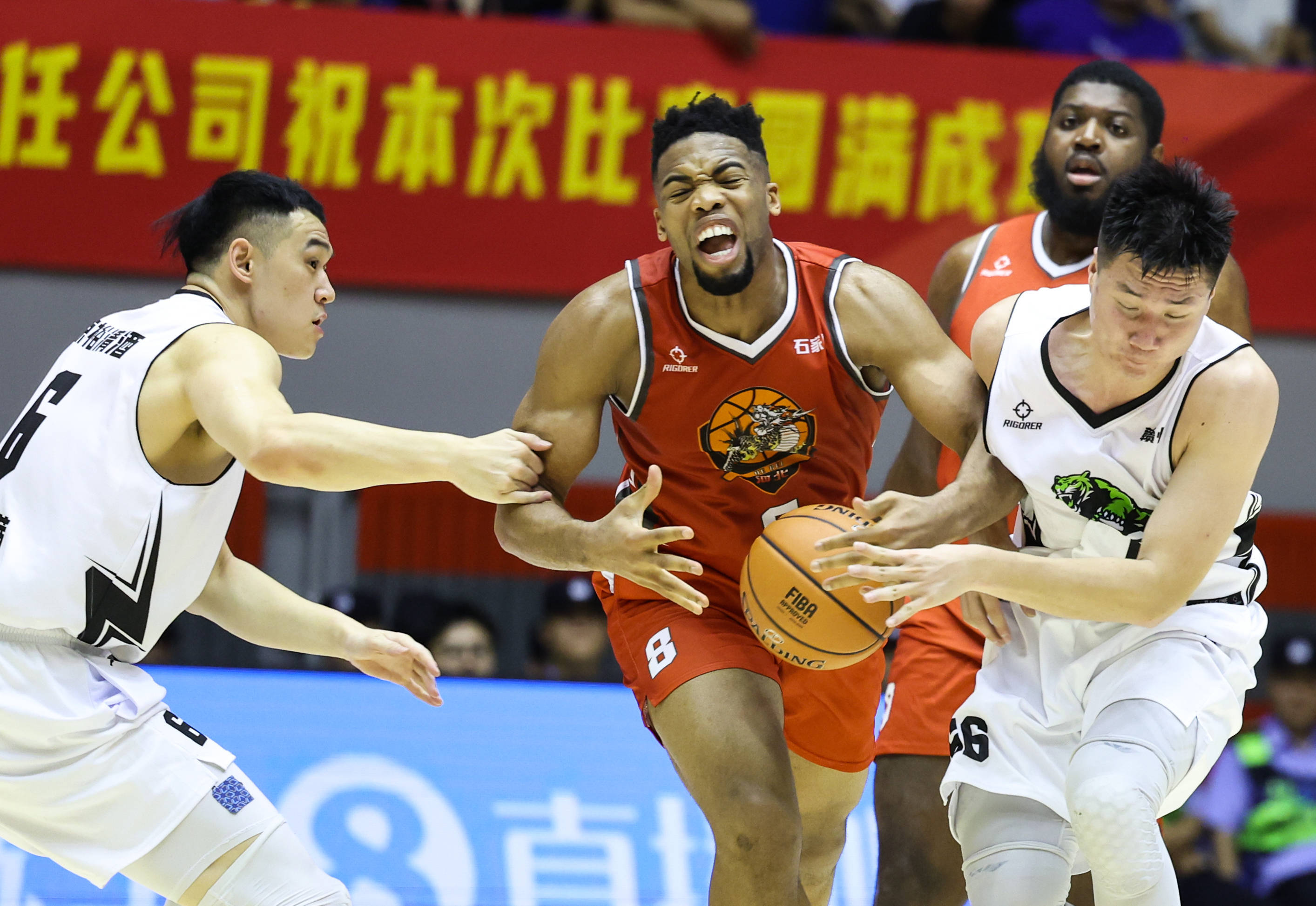 江西男篮稳扎稳打，成功晋级季后赛