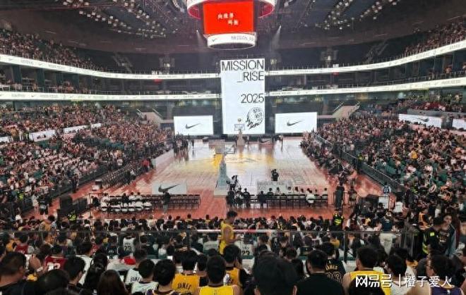 星空体育注册-NBA球星在中国展开球迷见面会，粉丝狂欢