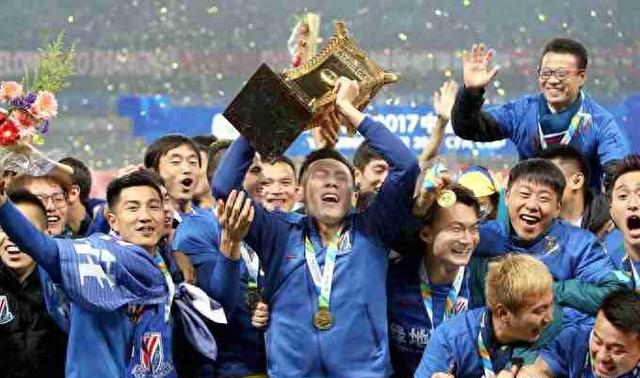 星空体育培训-欧洲联赛豪强对决，场上火药味十足