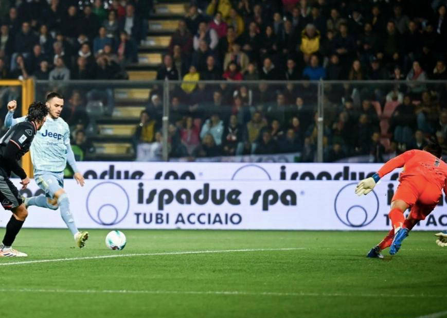 星空体育链接-皇马踢出精彩比赛，击败对手赢得胜利